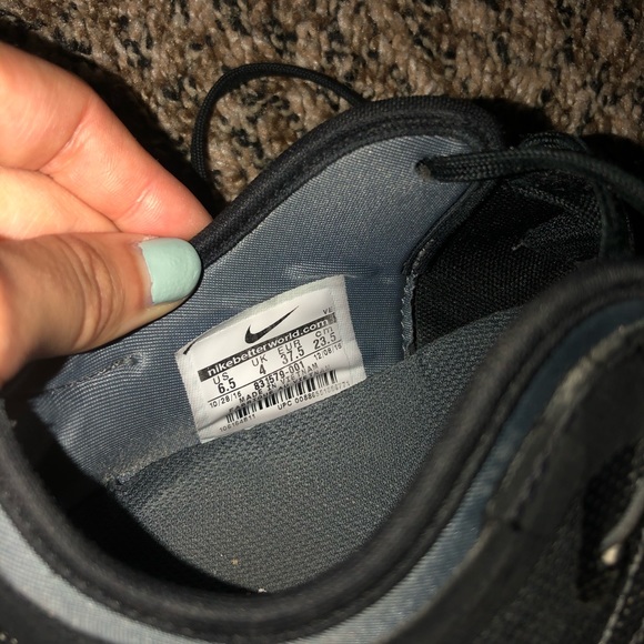 Nike shoes - Picture 4 of 5